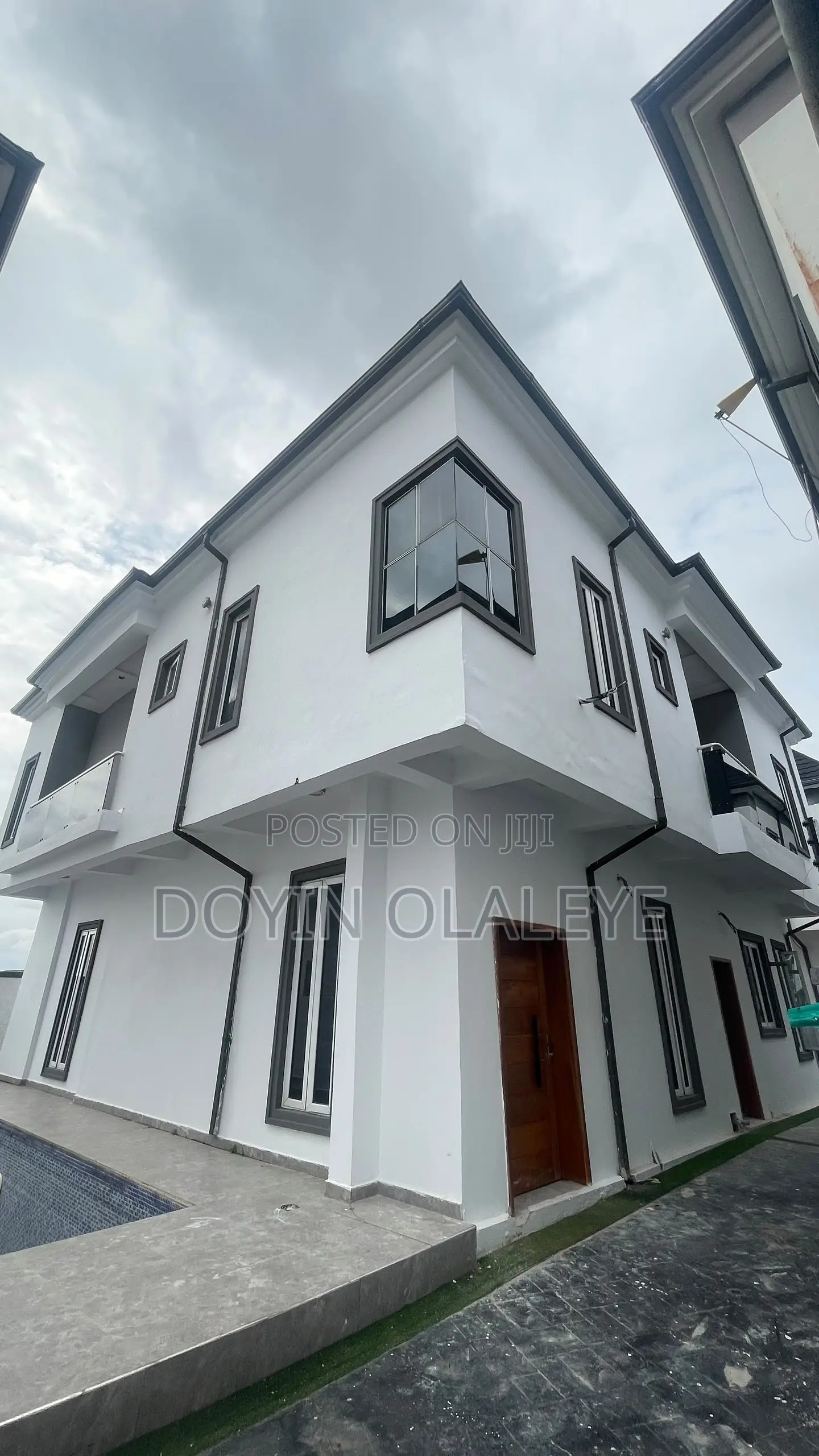 5bdrm Duplex in Chevron for sale in Chevron