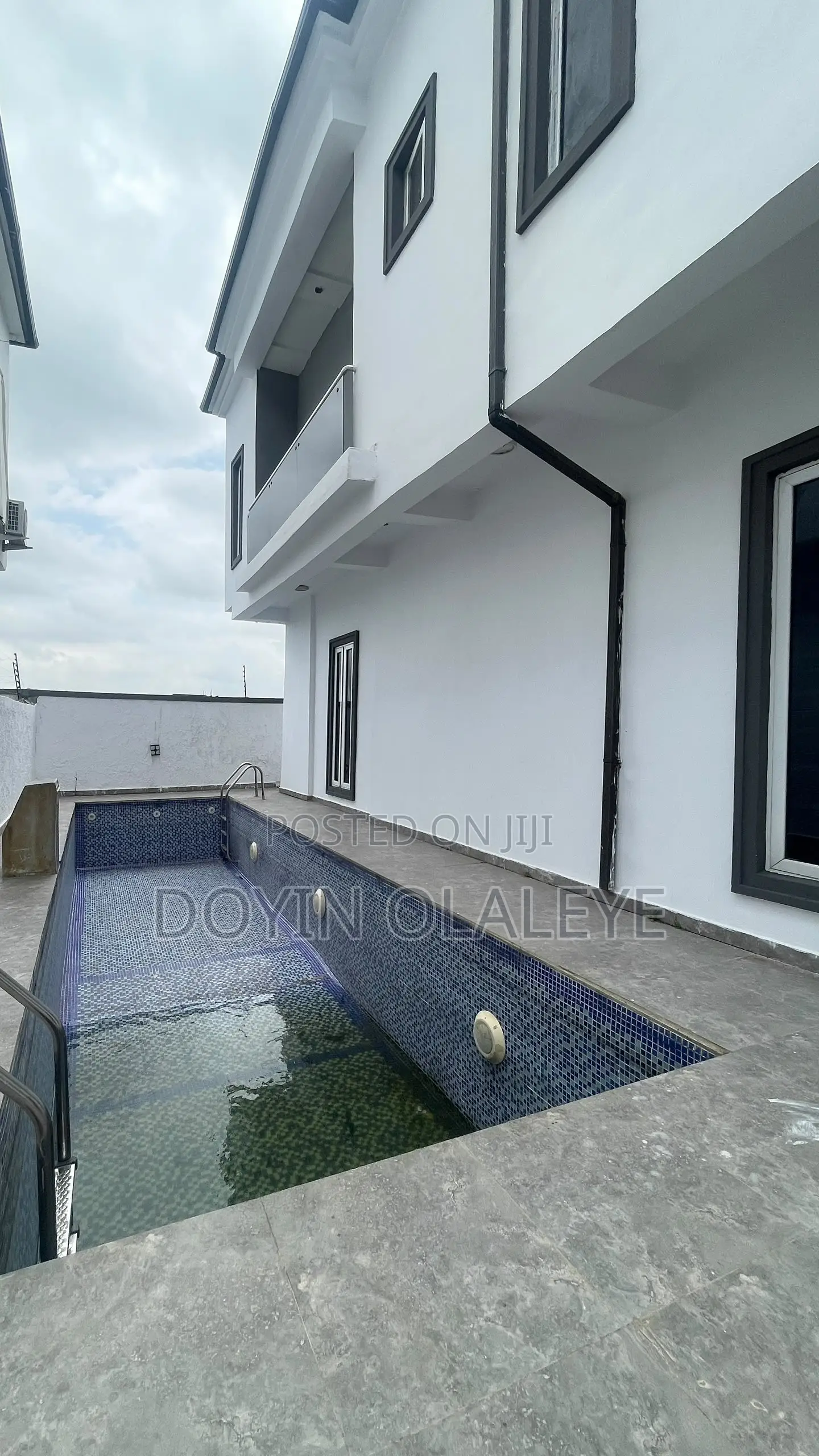 5bdrm Duplex in Chevron for sale in Chevron