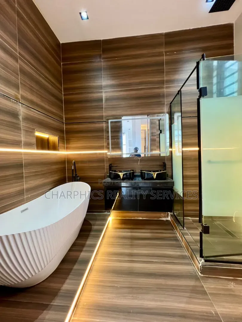5bdrm Duplex in Chevron for sale in Chevron