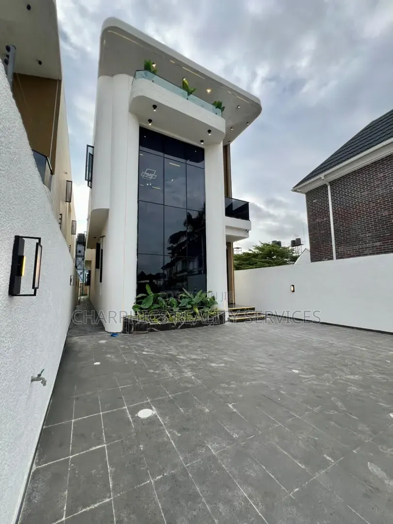 5bdrm Duplex in Chevron for sale in Chevron