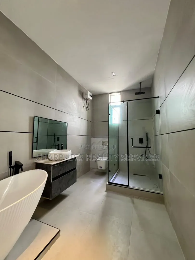 5bdrm Duplex in Lekki Phase 2 for sale in Lekki Phase 2