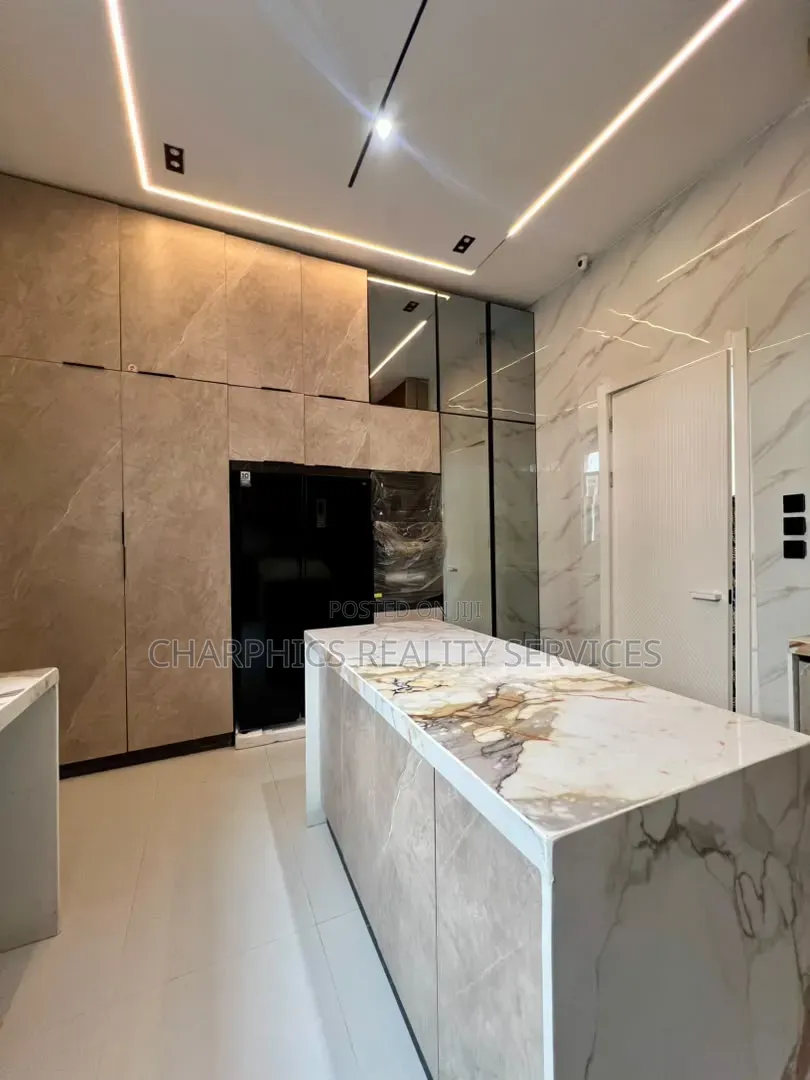 5bdrm Duplex in Lekki Phase 2 for sale in Lekki Phase 2