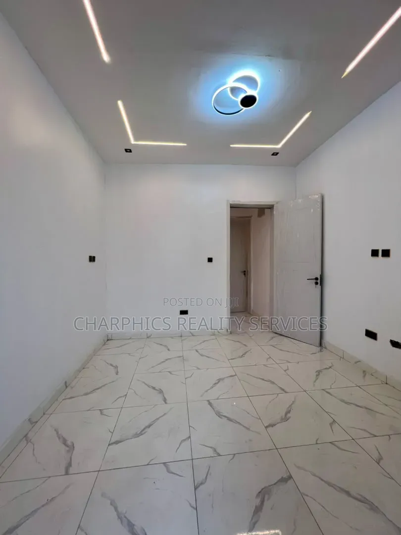 4bdrm Duplex in Ikota for sale in Ikota