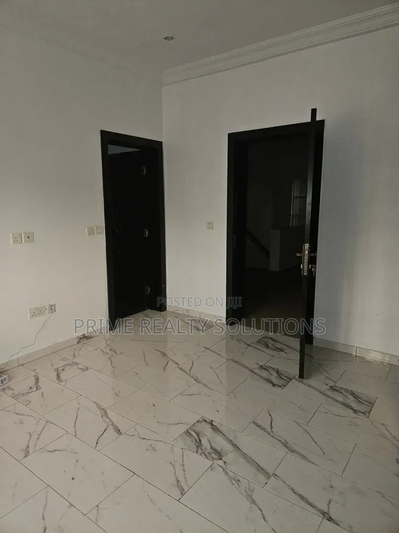 4bdrm Duplex in Lekki Phase 1 for rent in Lekki Phase 1