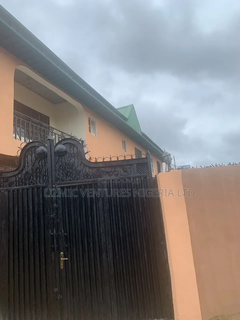 2bdrm Block of Flats in Akesan for sale in Akesan