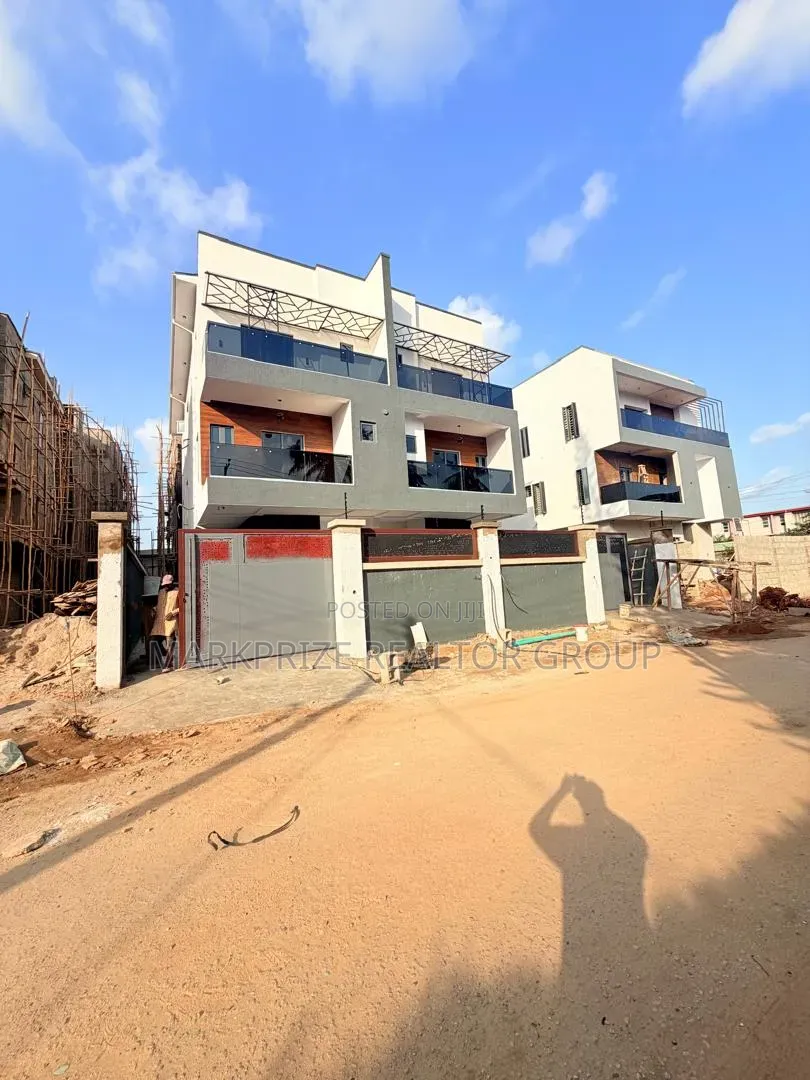 4bdrm Duplex in Adeniyi Jones Ikeja for rent in Adeniyi Jones