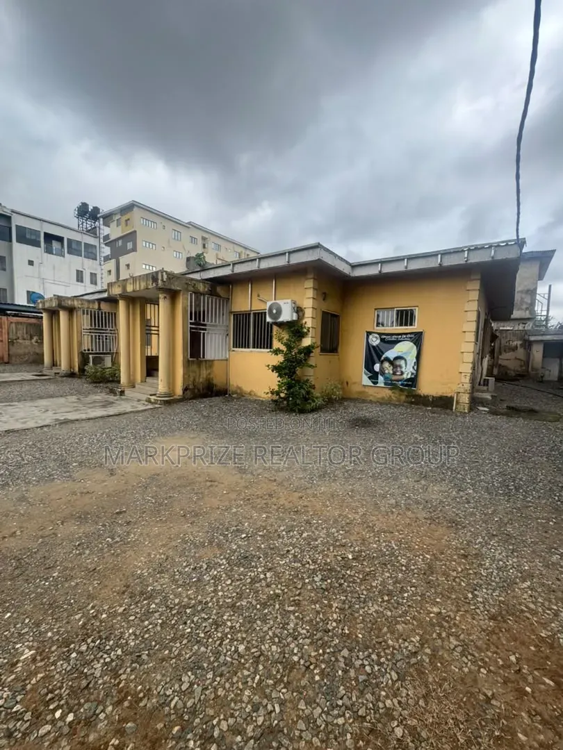 3bdrm Bungalow in Ikeja Gra Lagos for rent in Ikeja GRA