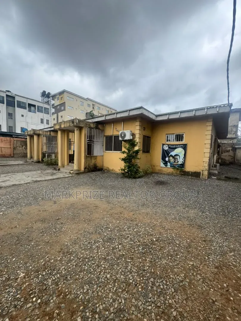 3bdrm Bungalow in Ikeja Gra Lagos for rent in Ikeja GRA