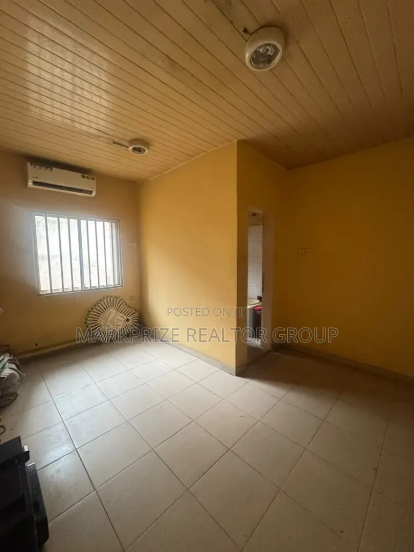 3bdrm Bungalow in Ikeja Gra Lagos for rent in Ikeja GRA