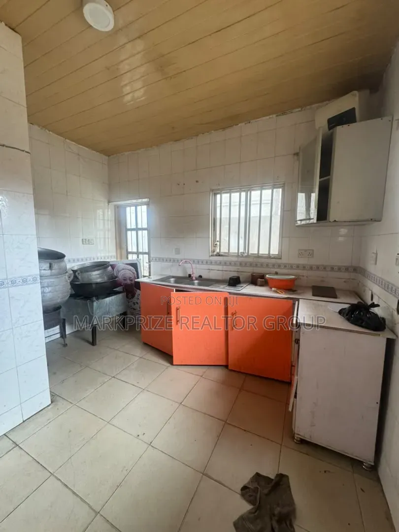 3bdrm Bungalow in Ikeja Gra Lagos for rent in Ikeja GRA