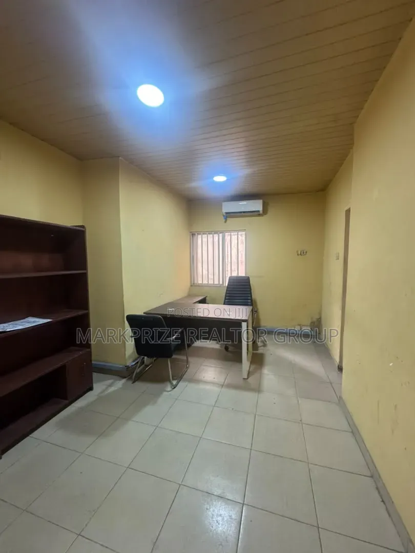 3bdrm Bungalow in Ikeja Gra Lagos for rent in Ikeja GRA