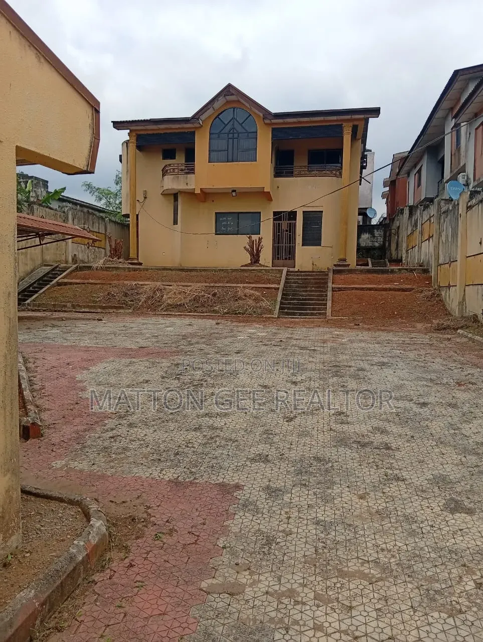 5bdrm Duplex in Sofunwa, Ikorodu Garage for sale in Ikorodu Garage