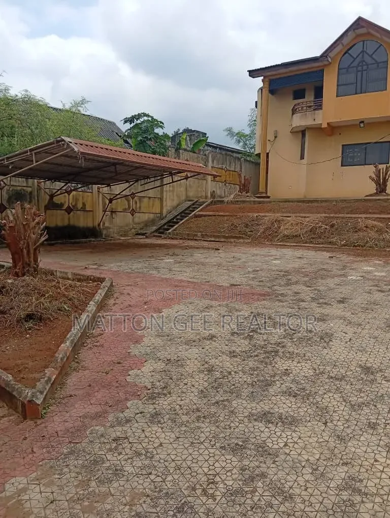 5bdrm Duplex in Sofunwa, Ikorodu Garage for sale in Ikorodu Garage