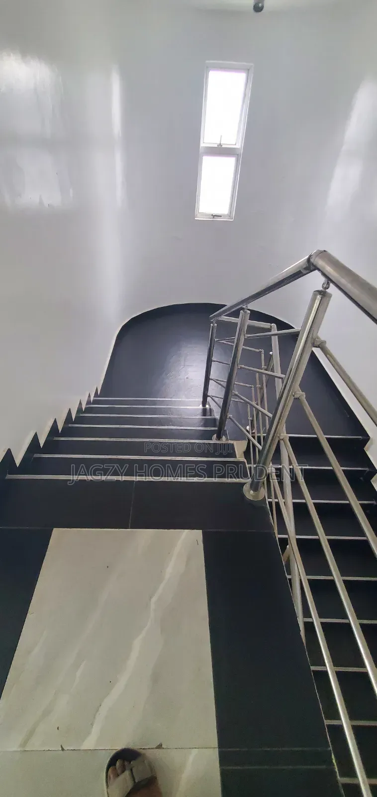 Shop Available for Rent in Lekki Phase 1