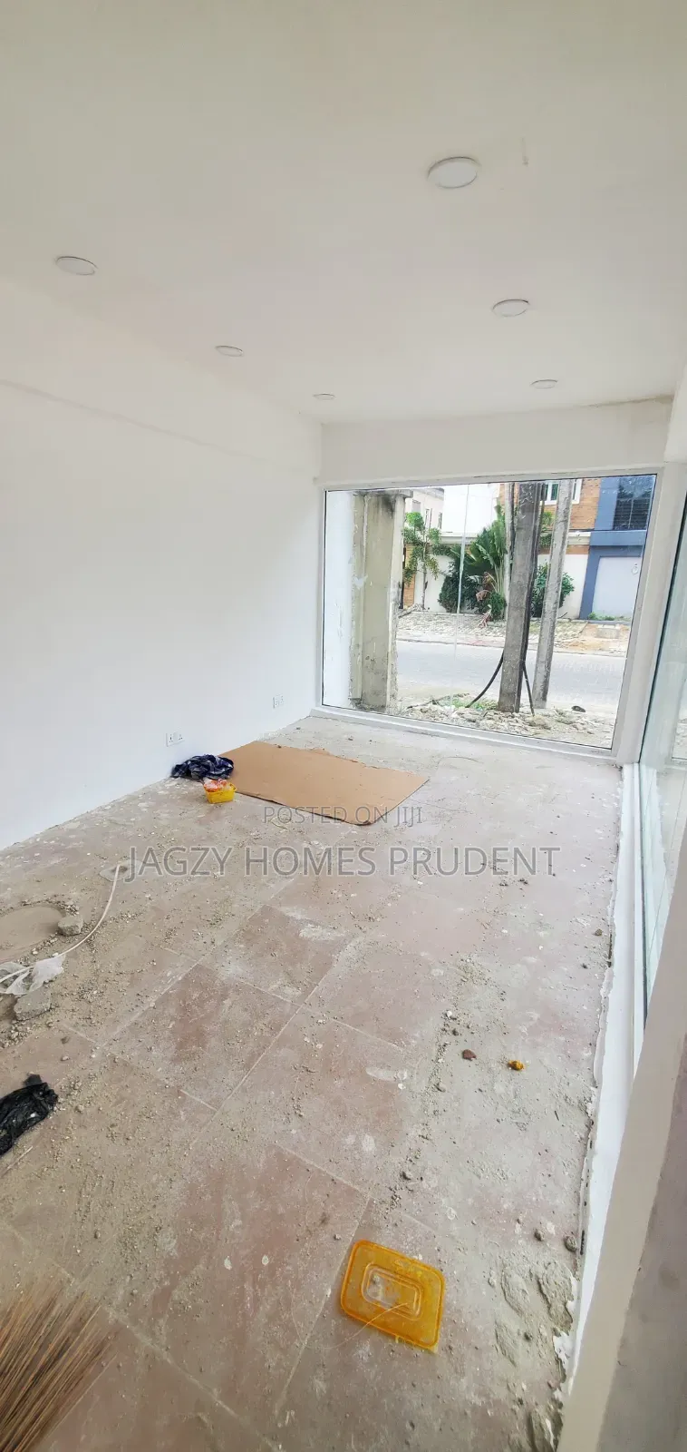 Shop for Rent in Very Busy Area in Lekki Phase 1