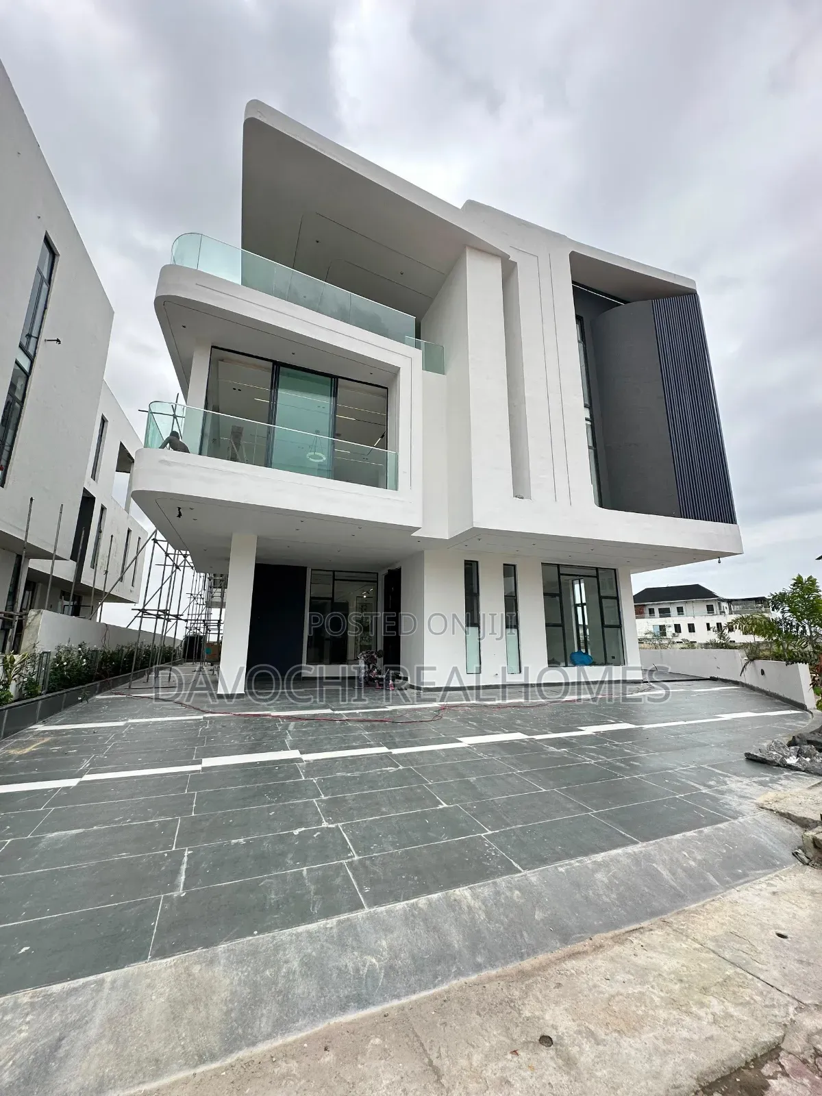 6bdrm Duplex in Osapa london for sale in Osapa london