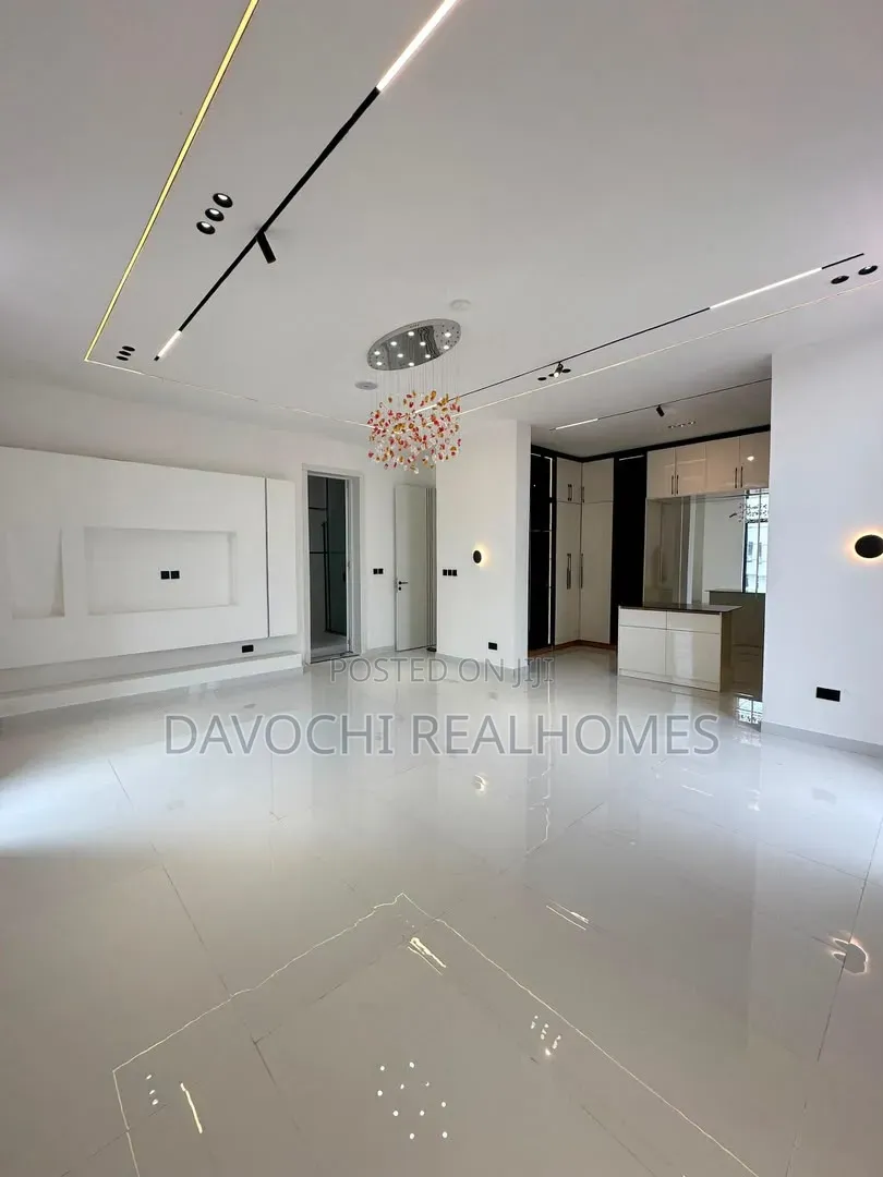 6bdrm Duplex in Osapa london for sale in Osapa london