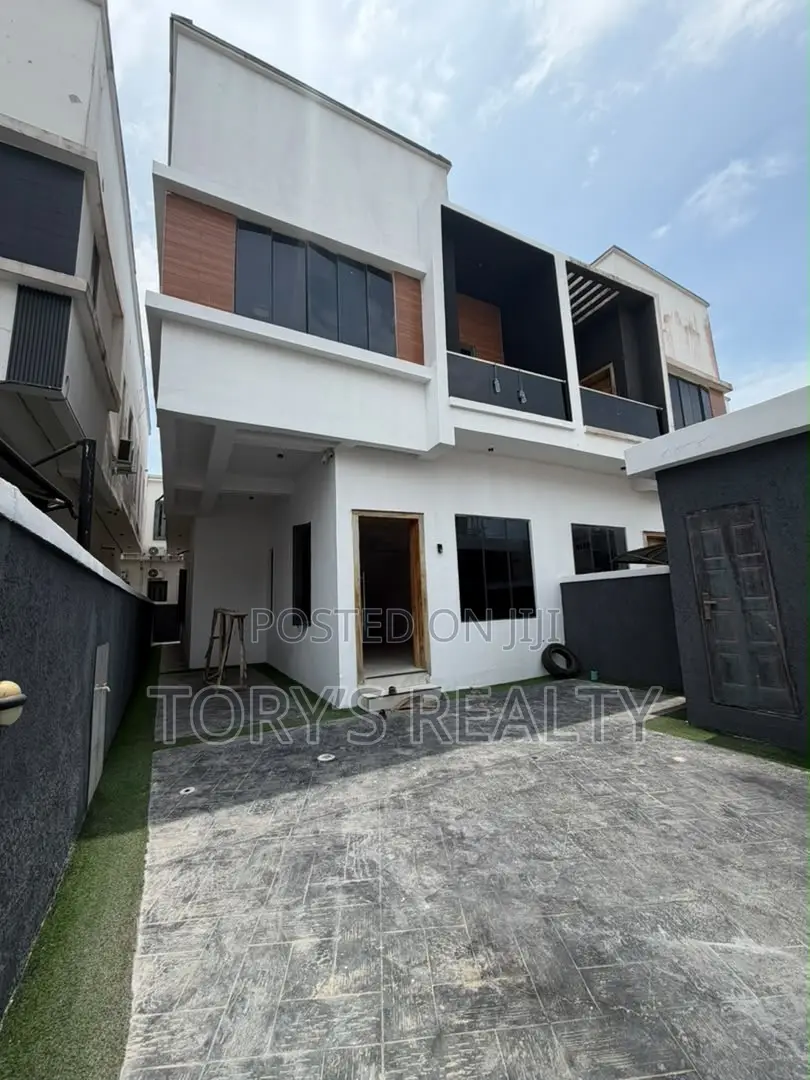4bdrm Duplex in Ikota for rent in Ikota
