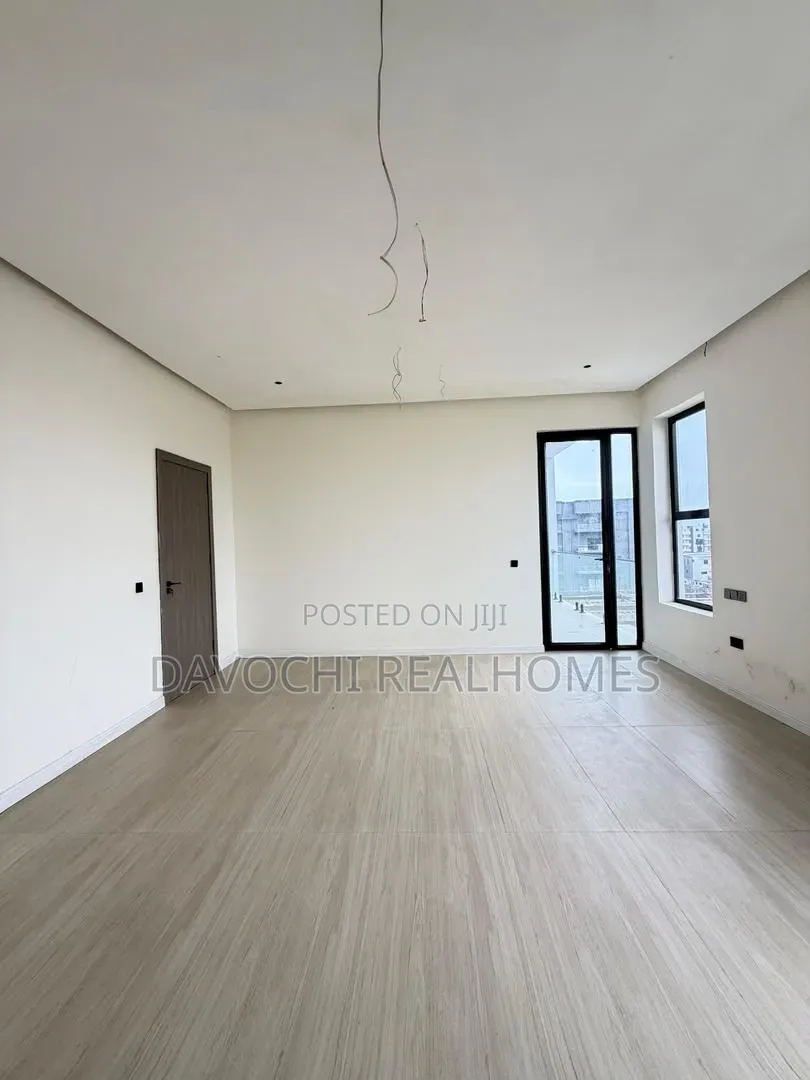 3bdrm Penthouse in Ikate for sale in Ikate