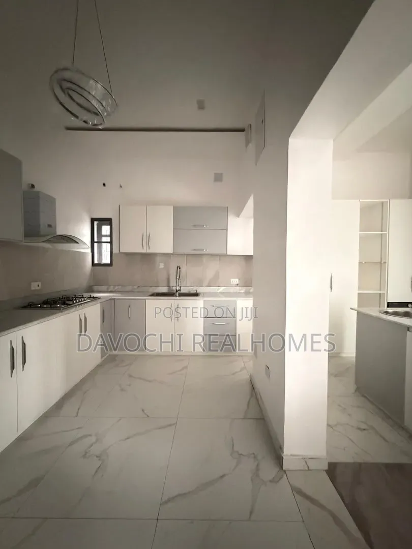 3bdrm Penthouse in Ikate for sale in Ikate