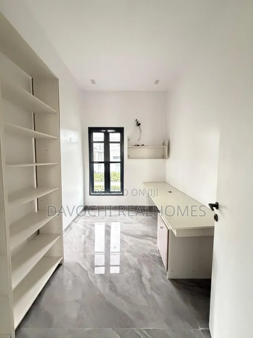 3bdrm Penthouse in Ikate for sale in Ikate