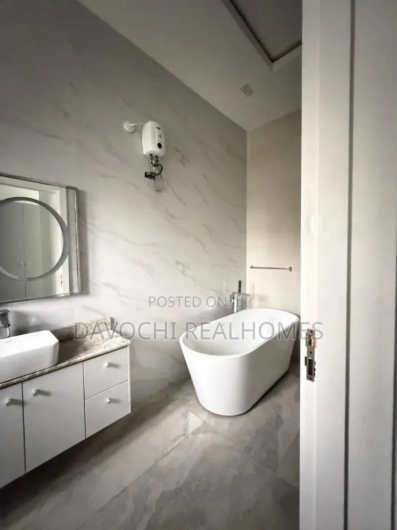 3bdrm Penthouse in Ikate for sale in Ikate