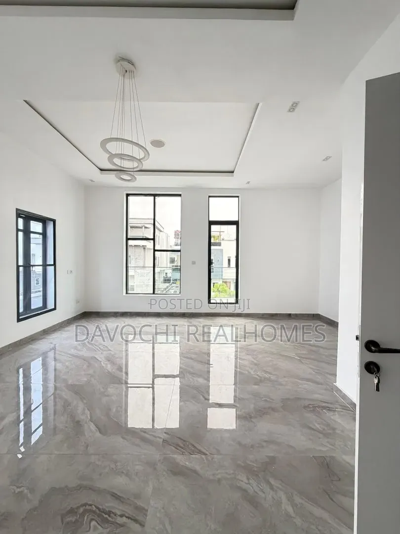 5bdrm Duplex in Osapa london for sale in Osapa london