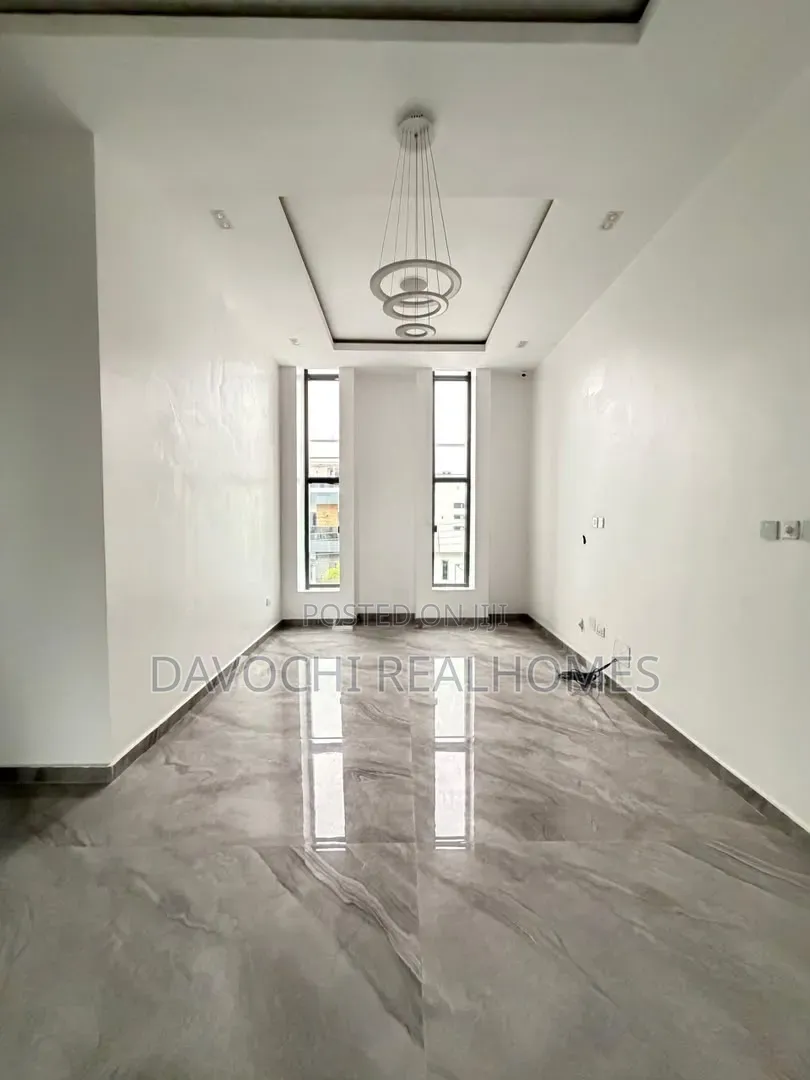 5bdrm Duplex in Osapa london for sale in Osapa london