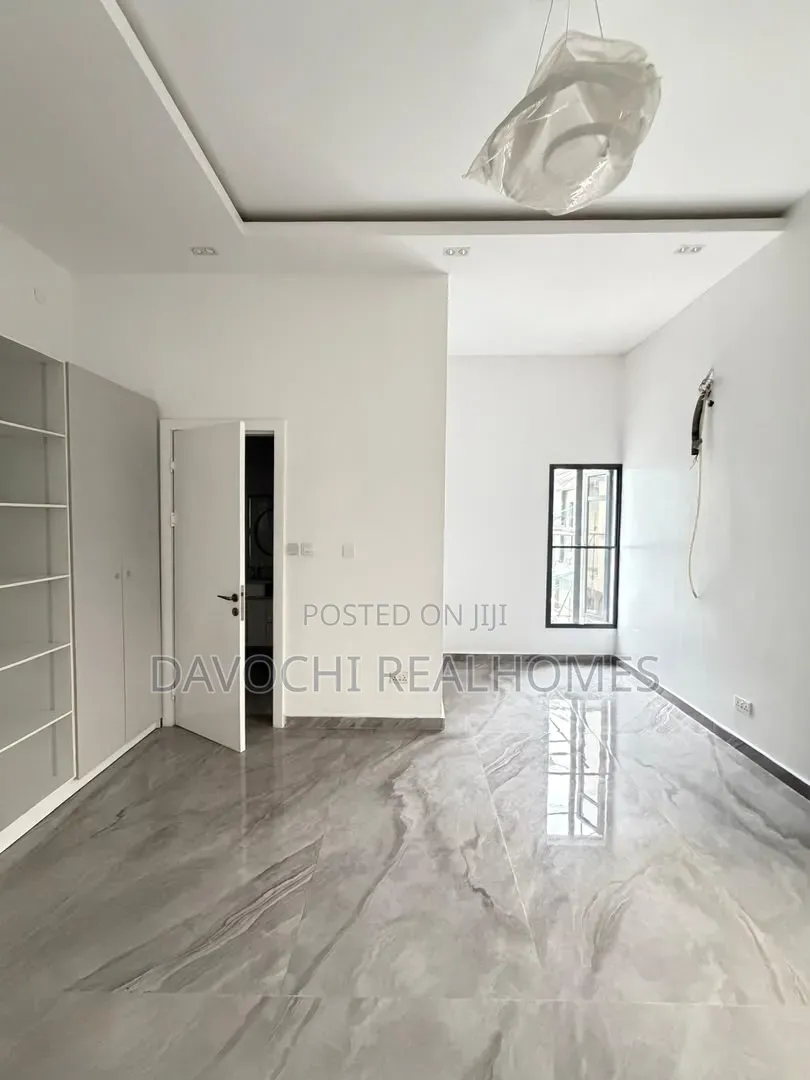 5bdrm Duplex in Osapa london for sale in Osapa london