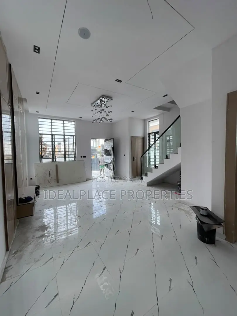 5bdrm Duplex in Ikota for sale in Ikota