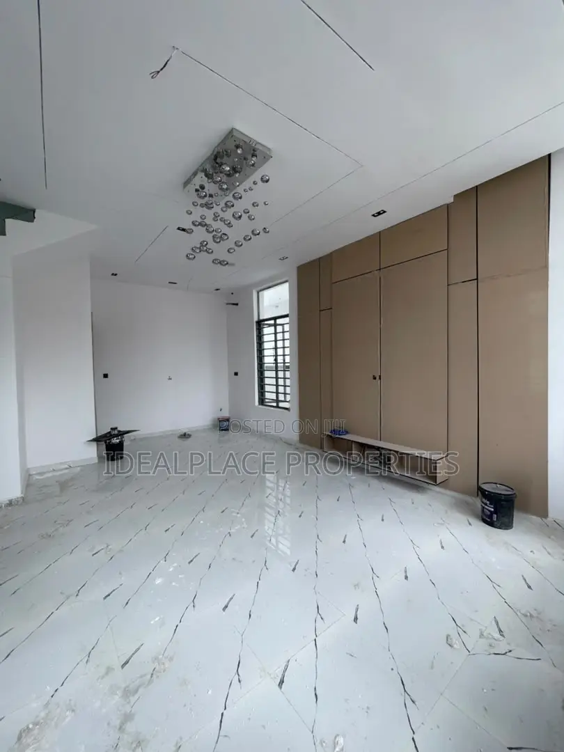 5bdrm Duplex in Ikota for sale in Ikota
