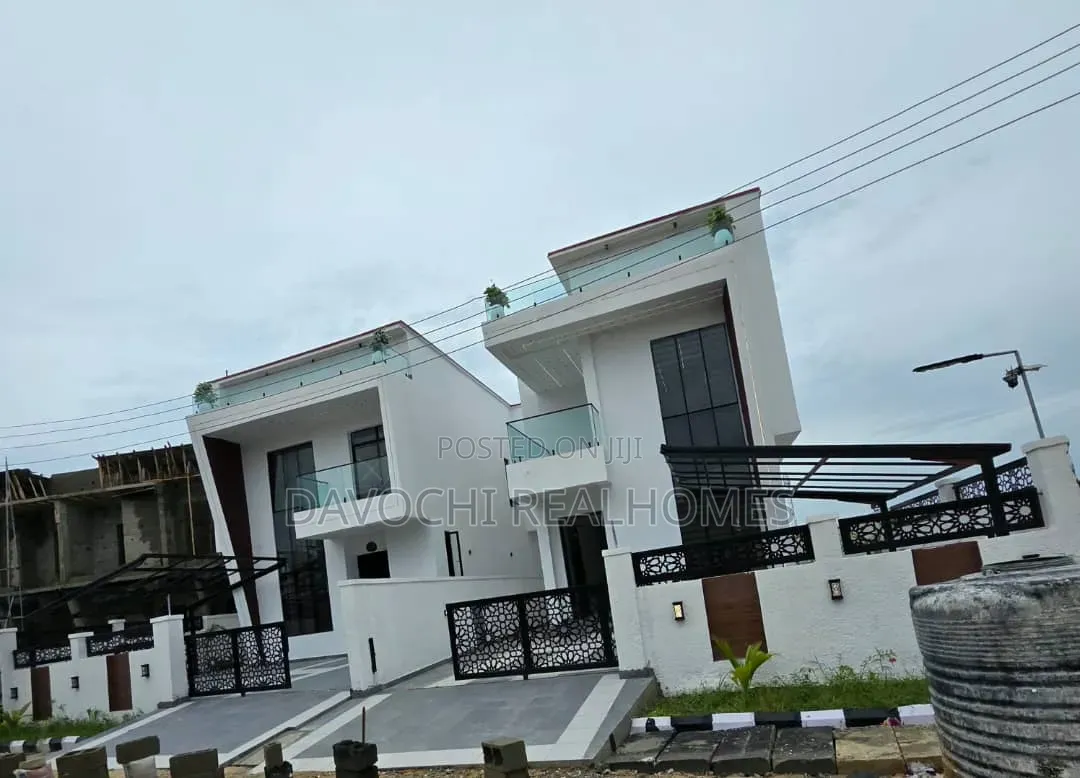 4bdrm Duplex in Sangotedo for sale in Sangotedo