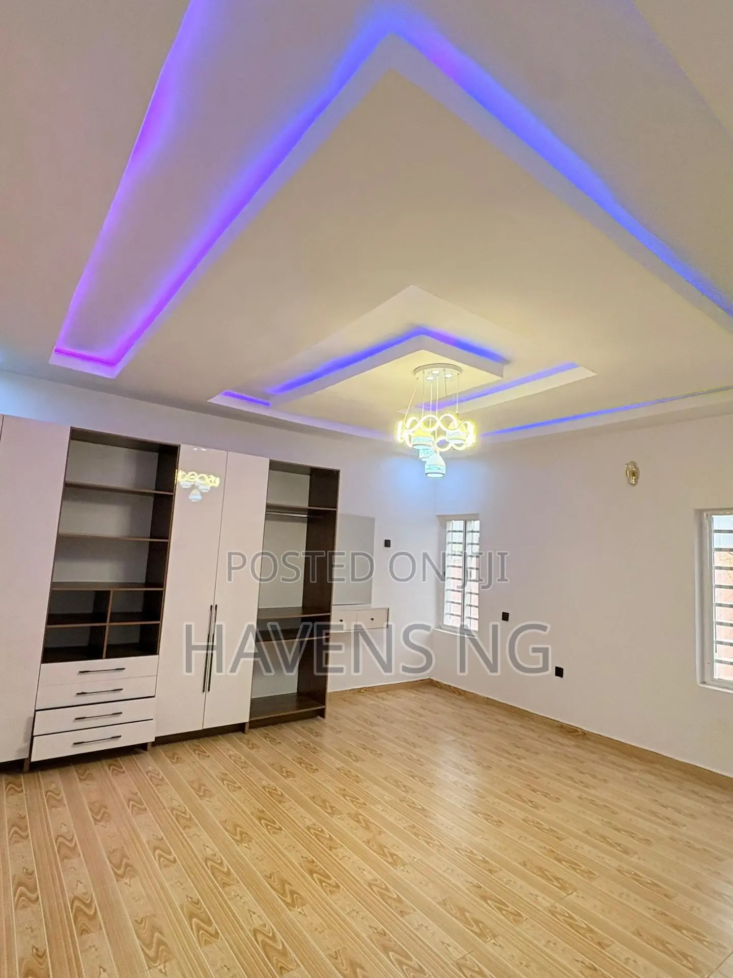 4bdrm Duplex in Ologuneru for sale in Ologuneru