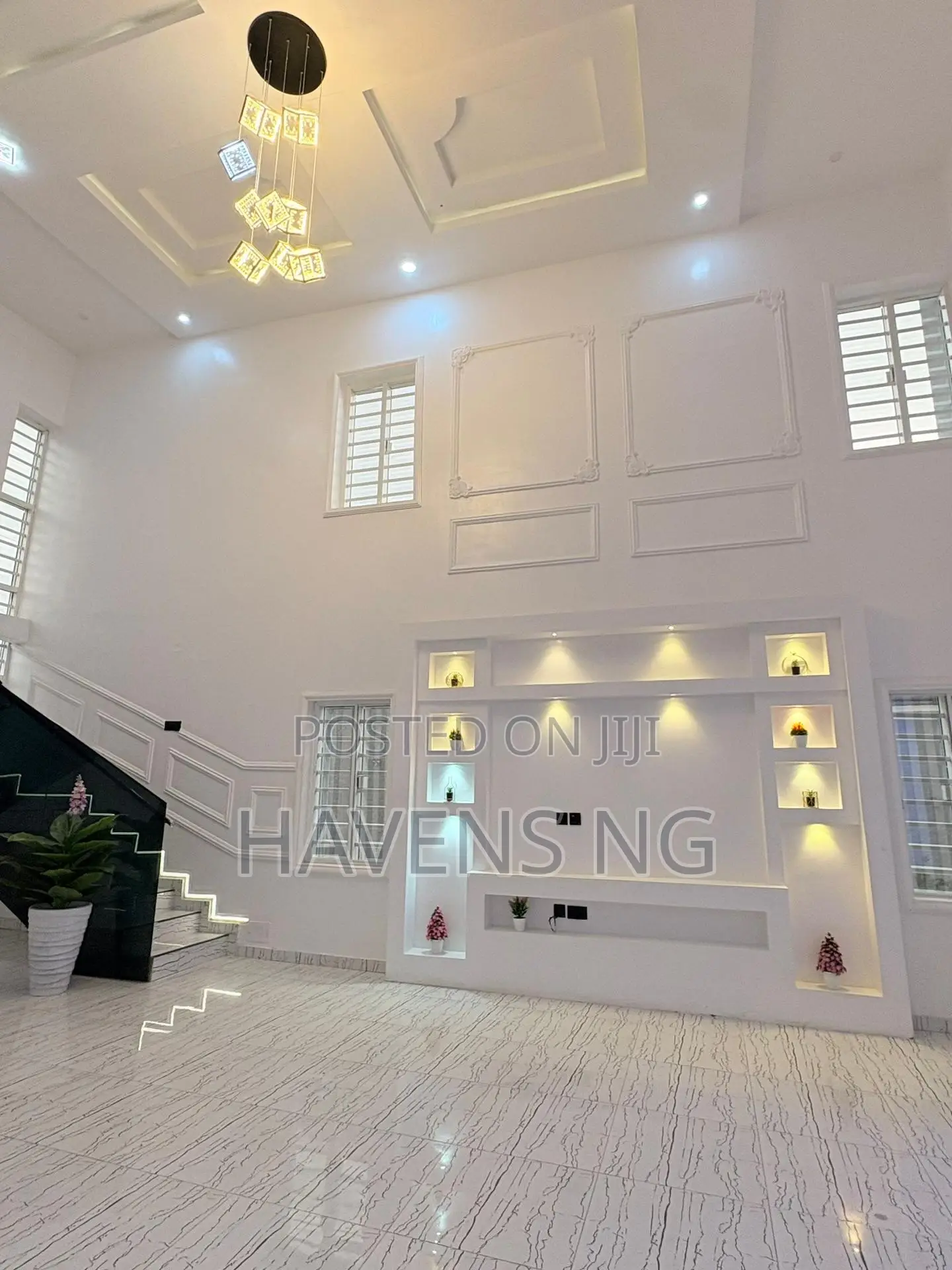 4bdrm Duplex in Ologuneru for sale in Ologuneru
