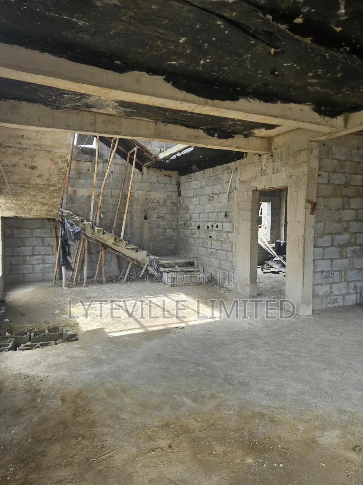 7bdrm Duplex in Karmo for sale in Karmo