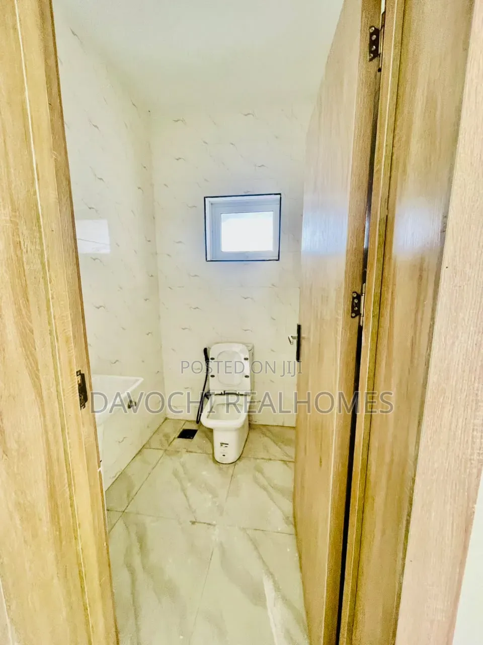 3bdrm Penthouse in Ikate for sale in Ikate