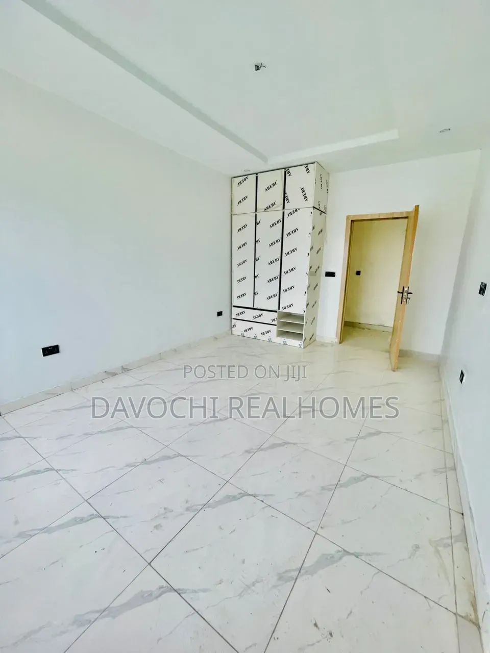 3bdrm Penthouse in Ikate for sale in Ikate