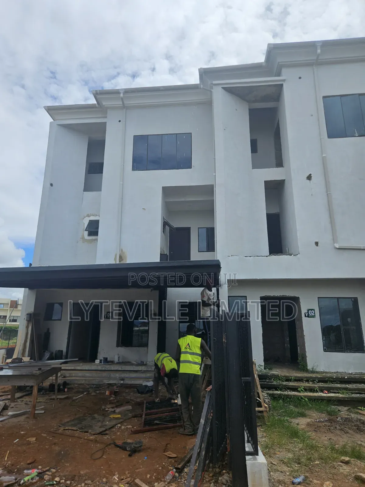 6bdrm Duplex in Karmo for sale in Karmo