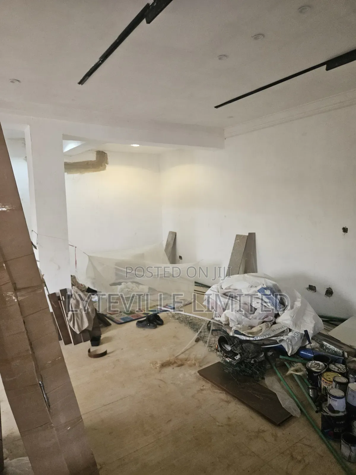 6bdrm Duplex in Karmo for sale in Karmo