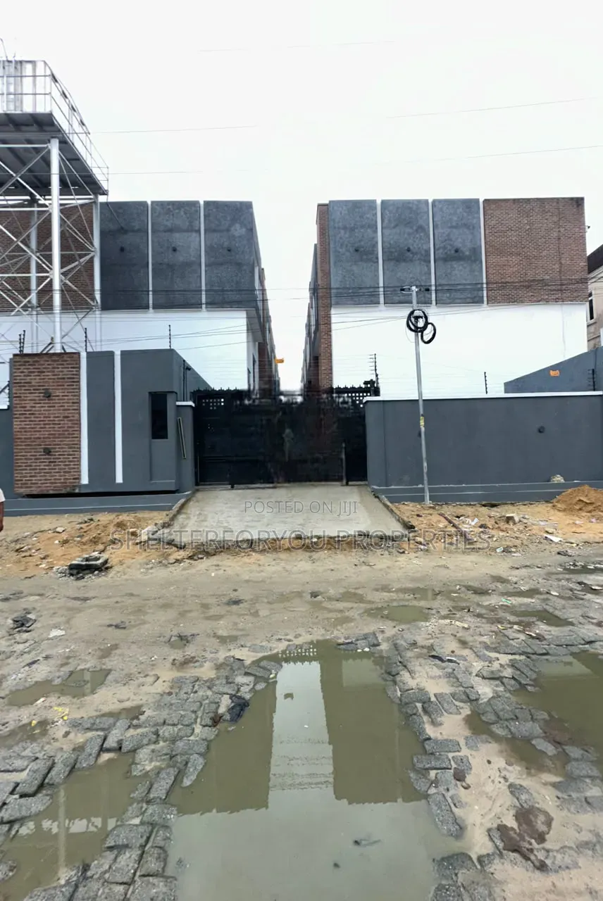 4bdrm Duplex in Ologolo for sale in Ologolo