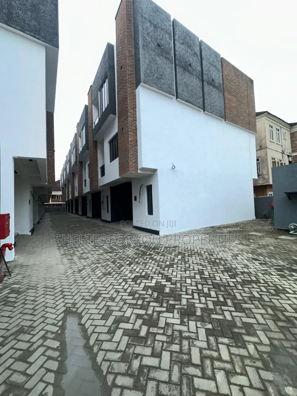 4bdrm Duplex in Ologolo for sale in Ologolo
