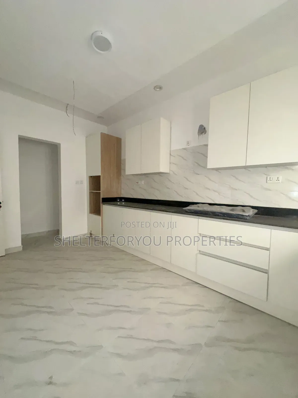 4bdrm Duplex in Ologolo for sale in Ologolo