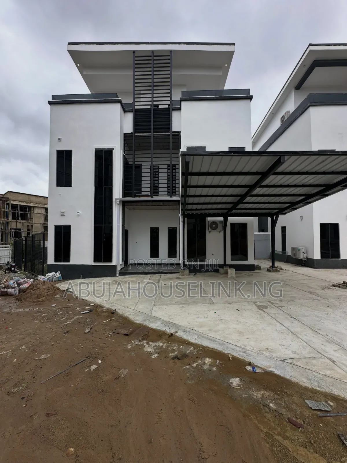 Furnished 4bdrm Duplex in Guzape Main Abuja for sale in Guzape District