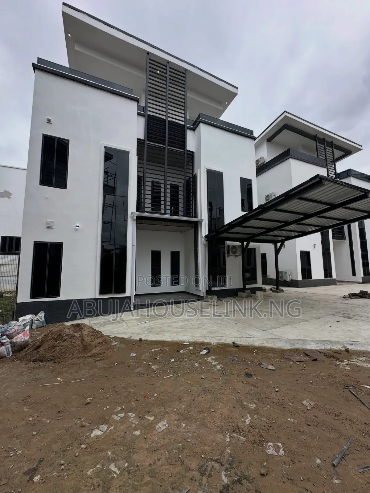 Furnished 4bdrm Duplex in Guzape Main Abuja for sale in Guzape District