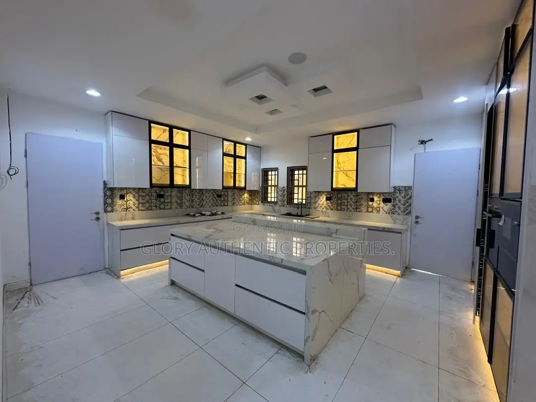 6bdrm Duplex in Guzape for sale in Guzape District