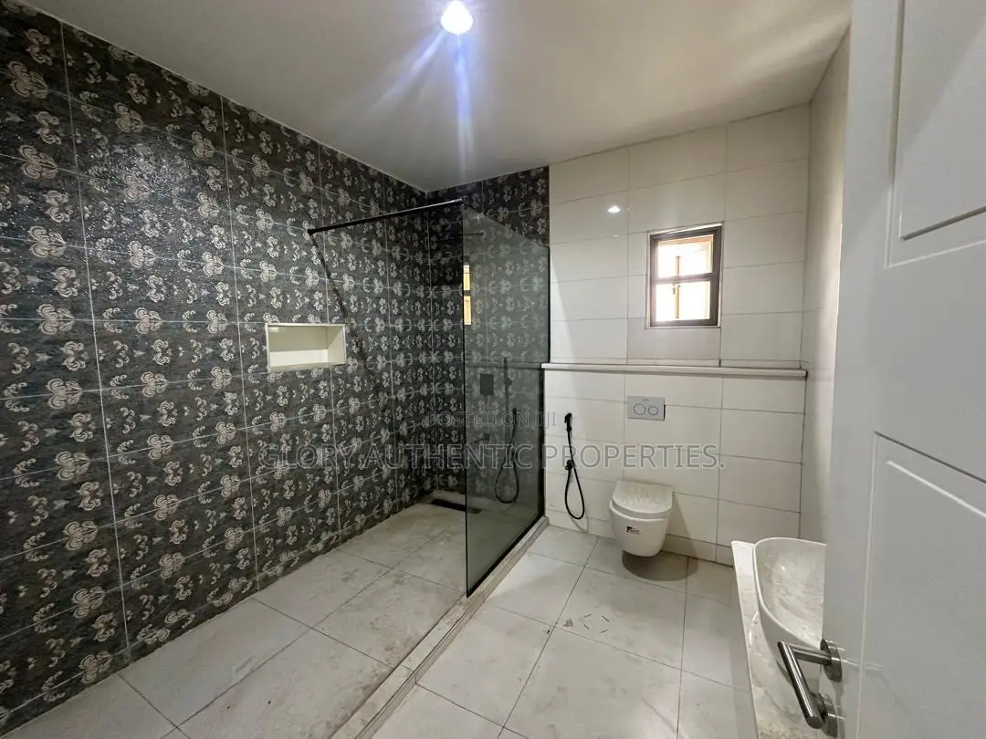 6bdrm Duplex in Guzape for sale in Guzape District
