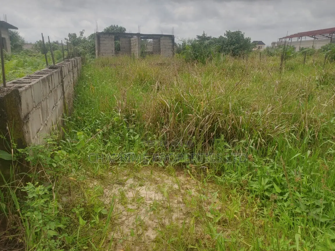 Halfplot With 2 Bedroom Building in Ijegun