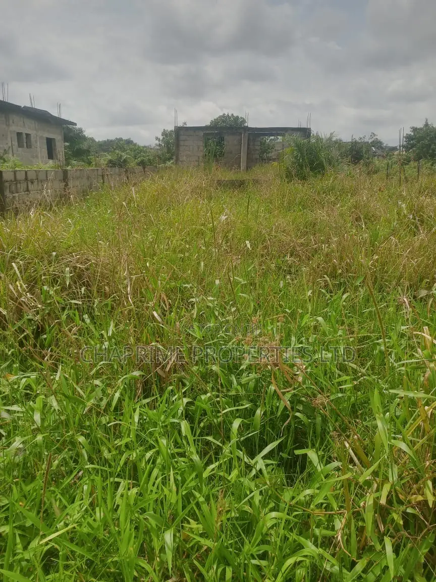 Halfplot With 2 Bedroom Building in Ijegun