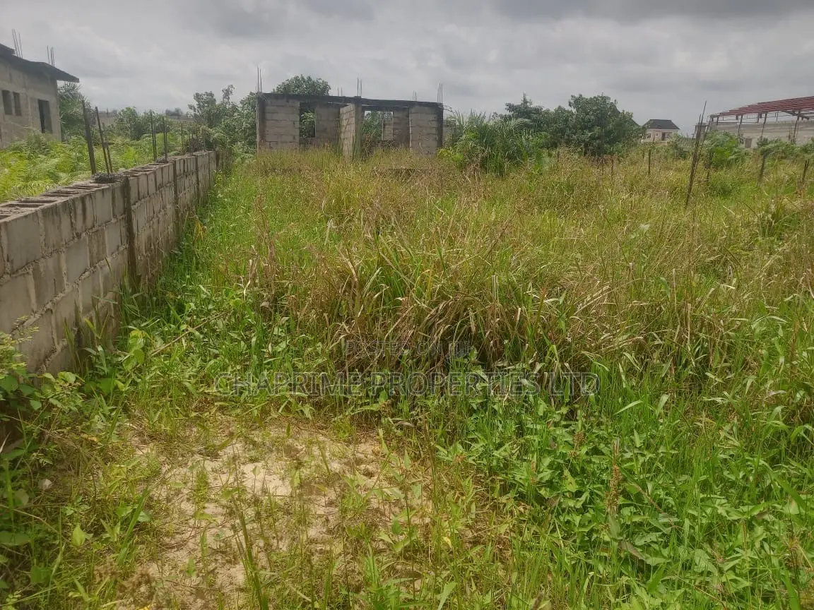 Halfplot With 2 Bedroom Building in Ijegun