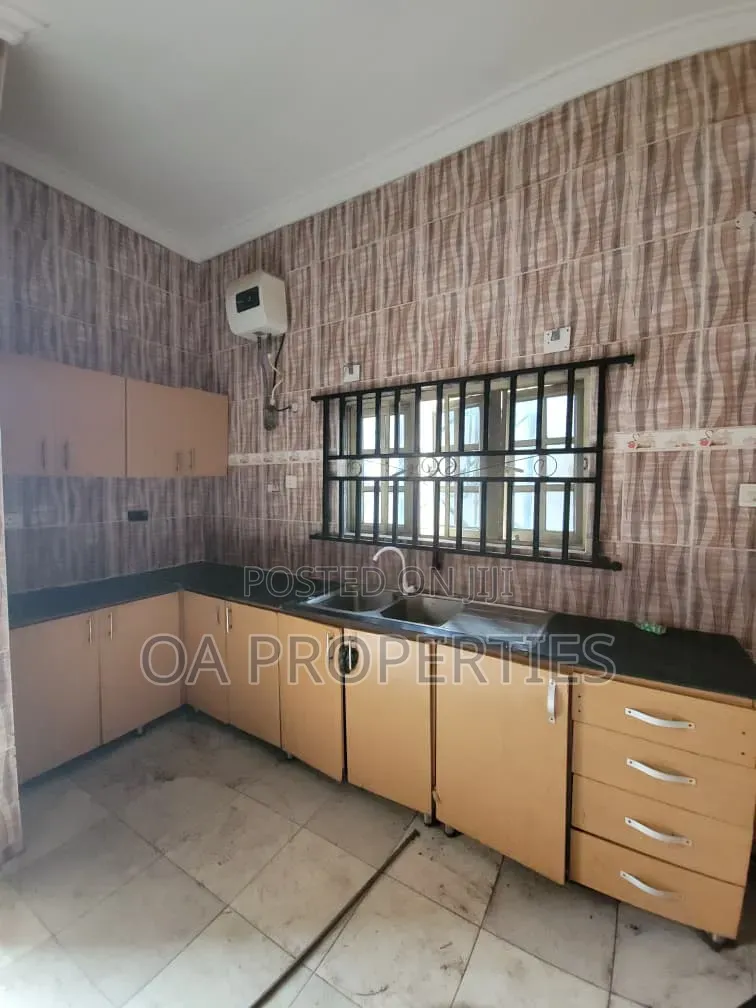 5bdrm Duplex in Kolapo Ishola Gra for rent in Ibadan